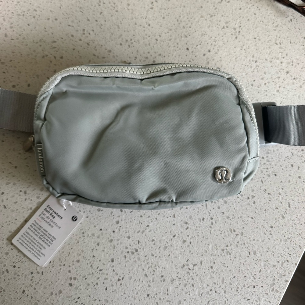 lululemon athletica gray-blue silver women’s Waist Pack
